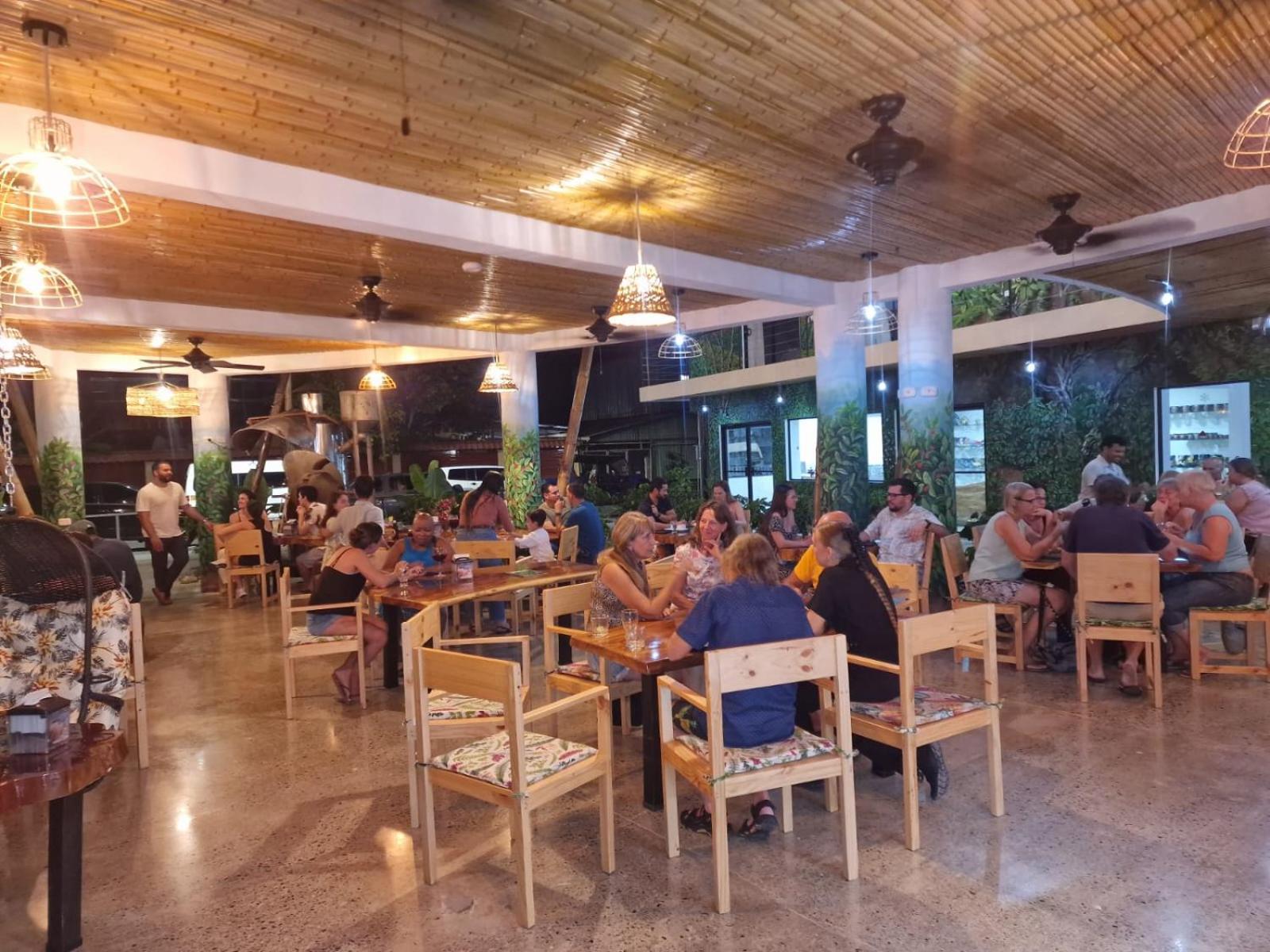 Bonding Coffee Roaster Cafe & Hotel Quepos Esterno foto