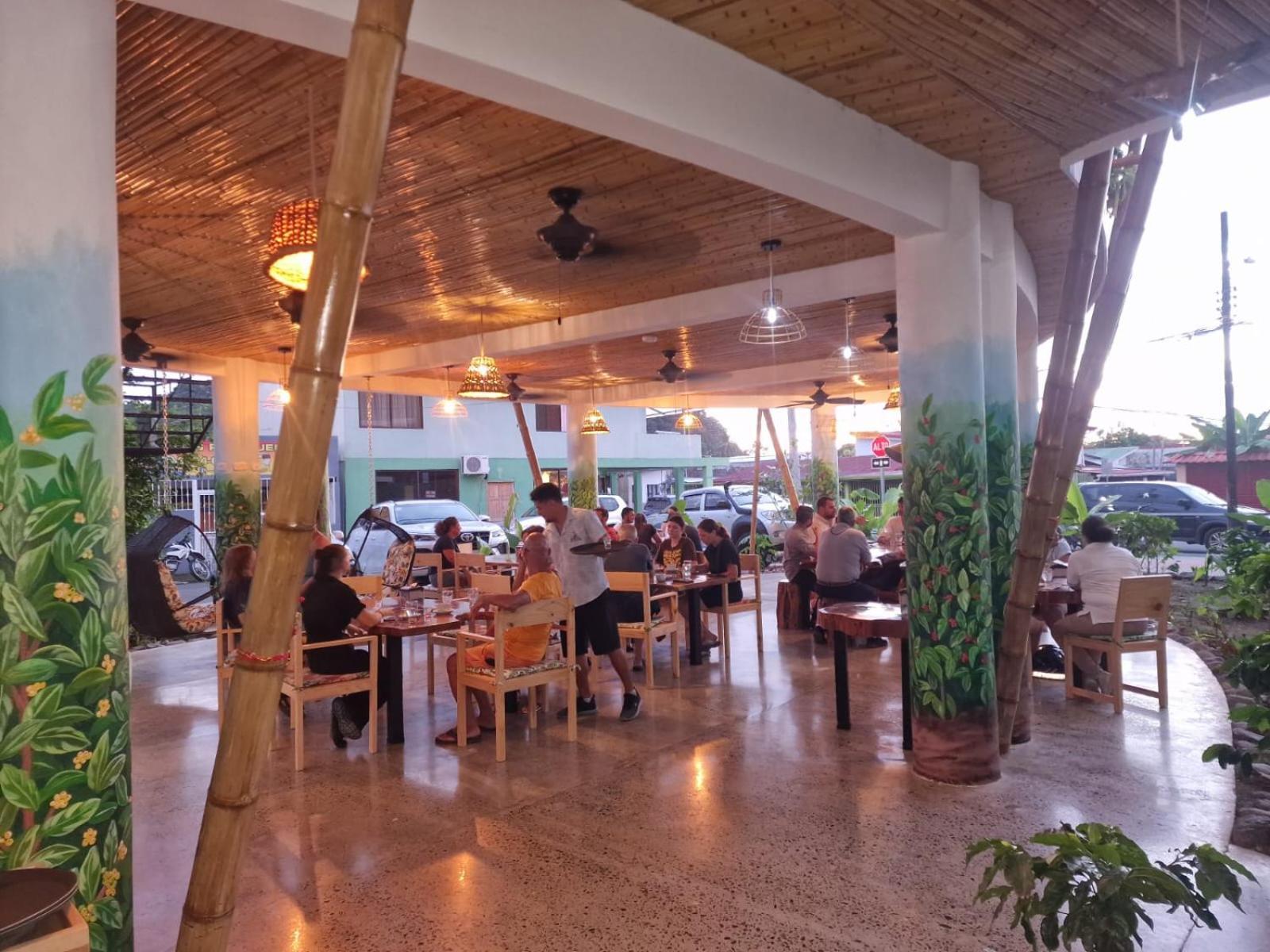 Bonding Coffee Roaster Cafe & Hotel Quepos Esterno foto